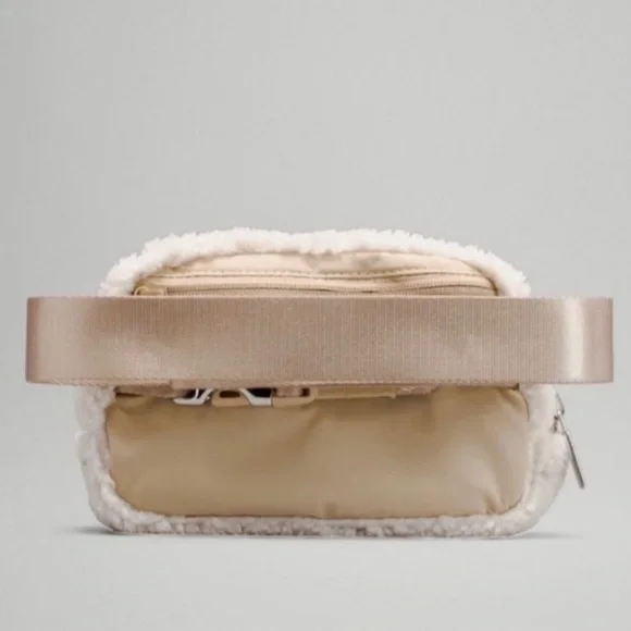 NWT Wear Everywhere Lululemon Belt Bag - Picture 6 of 9